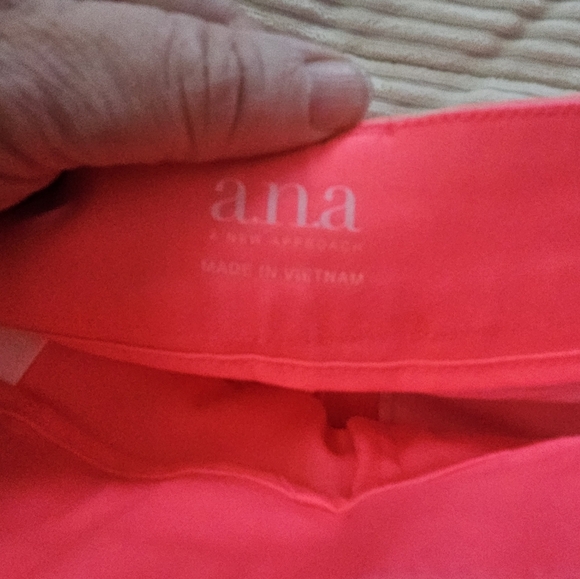 a.n.a Women's Bright Pink Twill Shorts Size 10 - Picture 4 of 8